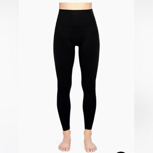 SPANX Look At Me Now Leggings. Black Size Medium